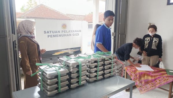 Tingkatkan Kualitas Kesehatan, SPPG Desa Tanggulkundung hari ini Salurkan Program Makanan Bergizi Gratis (MBG)